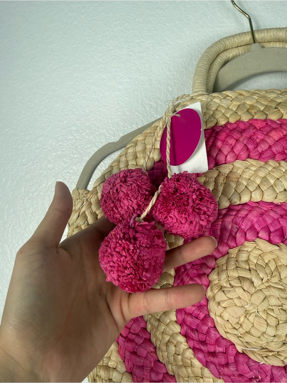 Straw pink and corn husk color circular bag with pom poms - Picture 2 of 7